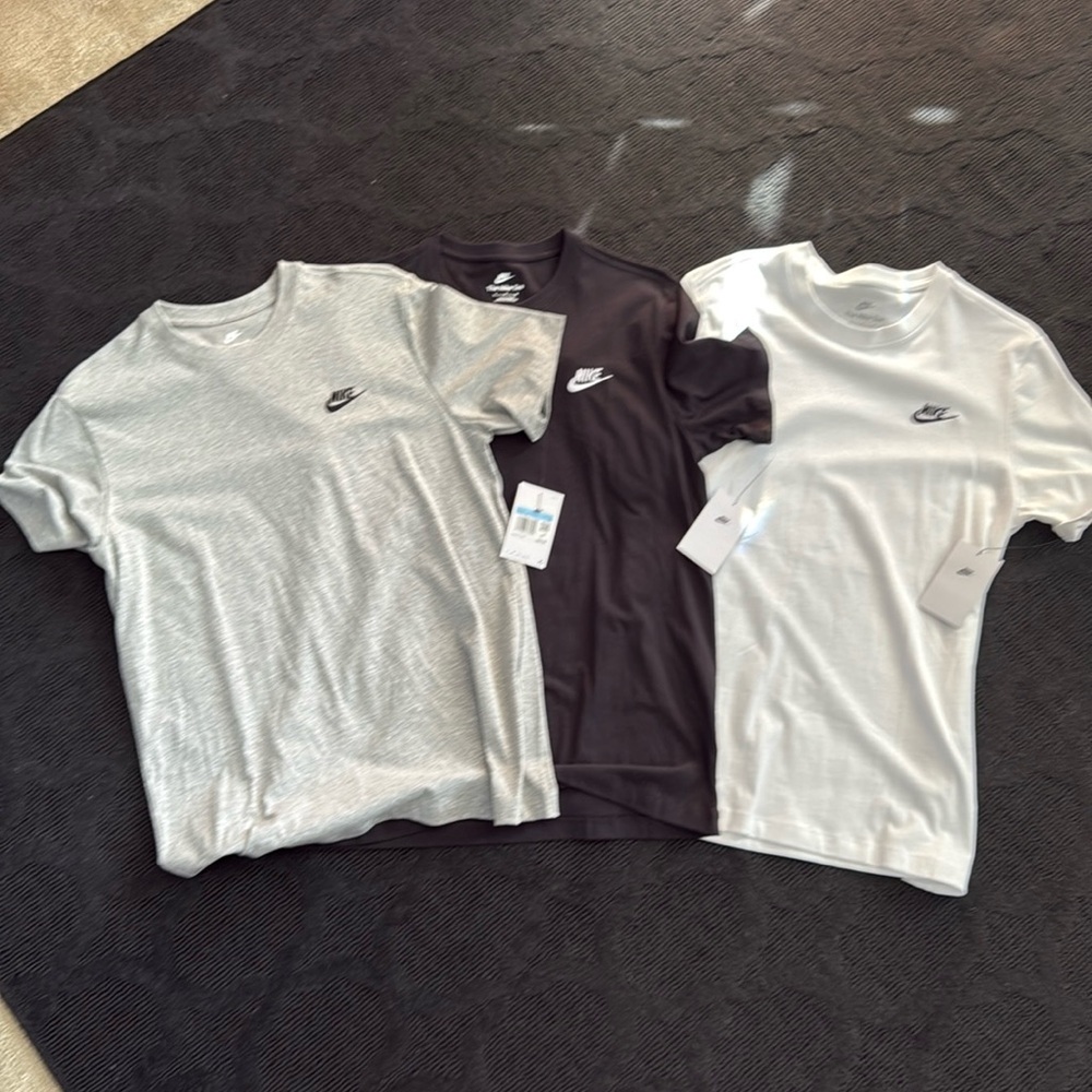 SOLD Brand New Men’s “The Nike Tee” set of 3